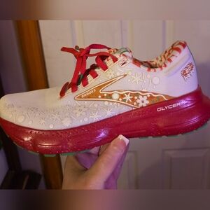 Brooks Merry Christmas Shoes Womens 6.5